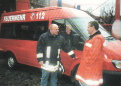 Th. Zischke und I.Sack vor neuem MTW Th. Zischke und I.Sack vor neuem MTW